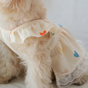 Une robe en coton pour bébé de couleur jaune clair avec des manches bouffantes en forme de cœur, adaptée aux chats et aux chiens à porter toute l'année. Doux et - Product Image 1