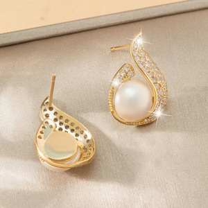 Orecchini a perla a spirale a goccia stile vintage Hong Kong, gioielli a forma di fiamma dorata per donna, da indossare tutti i giorni, per feste, idea regalo - Product Image 4