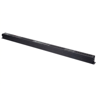 PDU pour rack industriel avec plusieurs prises CA, câble d'entrée long et fiche robuste pour armoires de serveurs