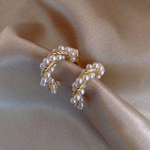<strong>High</strong> <strong>End</strong> Gold Plated Pearl Wrapped Stud Earrings Flower Design Vintage Women's <strong>Jewelry</strong> for Party Wear Wholesale - Product Image 3