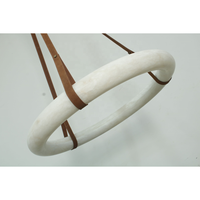 Lustre Suspendu Moderne en Laiton Antique avec Anneau en Tube d'Alabâtre Espagnol et Sangle en Cuir, Éclairage Intérieur pour Villa