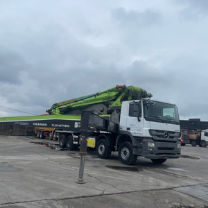 2018 Zoomlion 56m Diesel Bomba De Concreto Usado Caminhão Montado Boom Bomba 2400 Trabalho Hrs 56X-6RZ com Benz Chassis EURO 4 Emissão - Product Image 1