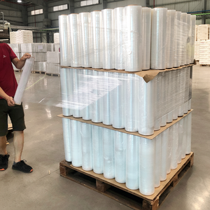 Le film étirable produit à partir de matières premières plastiques originales a un rapport d'étirement élevé et est utilisé dans les produits de protection des palettes. - Product Image 1