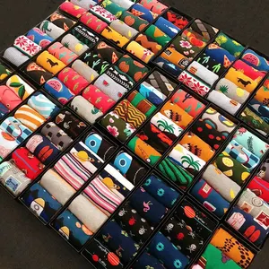 Faible quantité minimale de commande pas cher multi-style équipage partout imprimé logo personnalisé chaussettes heureuses pour hommes