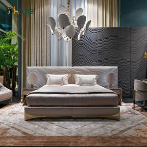 Комплект мебели для спальни из итальянской кожи Villa: роскошная кровать King-size с мягкой обивкой и стальным каркасом в минималистичном стиле - Product Image 1