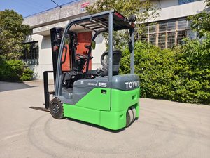 Chariot élévateur électrique Toyota d'occasion 1,5 tonne, modèle 8FB15, capacité 1500 kg, avec batterie, pompe de boîte de vitesses 2980 kg, provenance entrepôt Japon original - Product Image 2