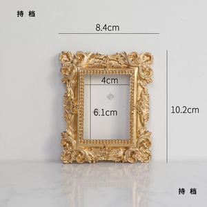 In China Hergestellter Goldener Vintage-Relief-Harz-Bilderrahmen, Klein, Rund oder Quadratisch, als Fotorequisite - Product Image 3
