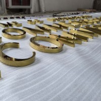 Lettres en relief électroplaquées or titane effet miroir à forte rétention d'acheteurs + Ruban PVC 3mm de qualité supérieure pour signalétique intérieure personnalisée