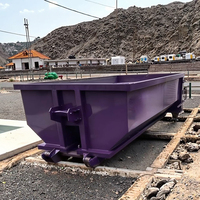 Conteneur à déchets combiné à crochet de levage et à ouverture latérale pour les déchets de construction