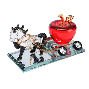 Adorno de Cristal para Coche con Forma de Manzana Roja Tirada por Caballos, Regalo Decorativo de Lujo para el Interior del Coche - Product Image 4