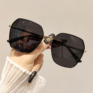 Lunettes de soleil polarisées 2025 pour femmes, rectangulaires, monture intégrale, UV400, mode, pour la conduite - Product Image 4