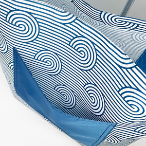 Sacs fourre-tout non tissés réutilisables de taille moyenne pour femmes personnalisables dessin animé Logo impression écran manipulé cadeau parfait - Product Image 4