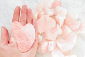 Masajeador facial Gua Sha de cuarzo rosa con etiqueta privada OEM al por mayor superventas al por mayor Jade <span class=keywords><strong>Guasha</strong></span> - Product Image 2