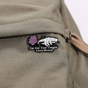 Alfileres esmaltados de rosas de jardín de medianoche, broche gótico romántico, insignia de solapa, regalo de joyería para amantes de los libros <span class=keywords><strong>y</strong></span> lectores - Product Image 3