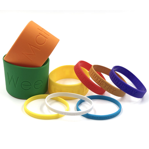 Pulseras de Silicona Personalizadas con Logotipo Grabado de 1 Pulgada, Sin Pedido Mínimo, Pulsera Elástica de Goma - Product Image 1
