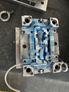 Nhà máy thiết kế nắp xe thông minh emg Bảng điều chỉnh khuôn ép phun phụ tùng ô tô làm khuôn nhựa - Product Image 6