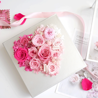 Vente en gros de compositions de têtes de roses naturelles préservées écologiques pour la Saint-Valentin et les remises de diplômes, couleur et taille personnalisables, format carré