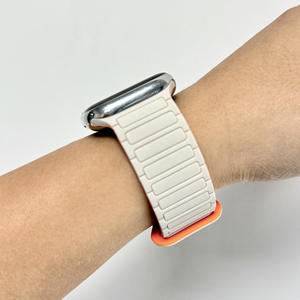 <span class=keywords><strong>Correa</strong></span> de Reloj Magnética de Silicona Compatible con <span class=keywords><strong>Apple</strong></span> <span class=keywords><strong>Watch</strong></span> Ultra Series 11 10 9 8 SE, <span class=keywords><strong>Correa</strong></span> de Repuesto Deportiva Suave para Reloj Inteligente - Product Image 5