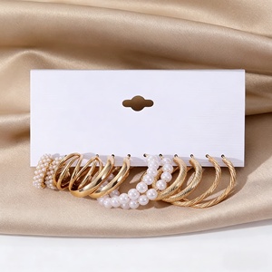 Nouvel ensemble de boucles d'oreilles créoles en acrylique plaqué or avec perles et papillons pour femmes, bijoux en métal ajouré - Product Image 5