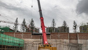 Grue tout-terrain de 110 tonnes Sac1100s avec une hauteur de levage de 63 m et une haute efficacité - Product Image 4