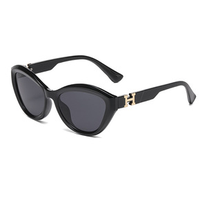 Lunettes de soleil pour femmes de style coréen, monture noire en PC, protection UV400, verres de classe 2, lunettes de mode pour l'extérieur - Product Image 5