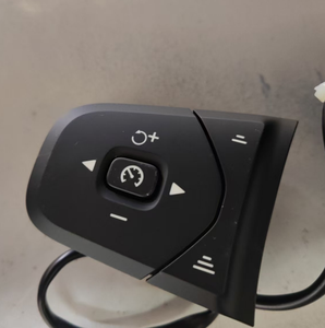 Le bouton de commutation multifonction au volant 32266342 32266343 convient à <span class=keywords><strong>Volvo</strong></span> XC60/XC90/S90/<span class=keywords><strong>V90</strong></span>/S60/V60 - Product Image 5