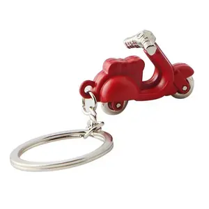 Llaveros Personalizados de Motocicleta <span class=keywords><strong>Italiana</strong></span>, Diseño de Dibujos Animados, Miniatura 3D de Aleación de Zinc, Estilo Femenino - Product Image 1