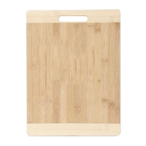 Planche à découper et à servir en bois d'acacia massif avec rainure pour jus, idéale pour le fromage, le pain, les fruits et la viande, en vente par un exportateur indien. - Product Image 2