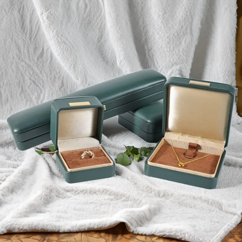 Caixa de joias de couro com logotipo personalizado de luxo verde escuro de alta qualidade por atacado embalagem caixa de joias de anel de brinco de colar