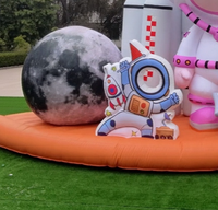 Ensemble gonflable sur le thème de l'espace personnalisé, personnage gonflable géant d'astronaute de dessin animé avec boule lunaire et modèle de fusée