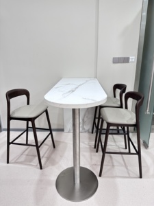 Chaise de bar confortable <span class=keywords><strong>en</strong></span> <span class=keywords><strong>bois</strong></span> massif pour café et restaurant Chaise de <span class=keywords><strong>tabouret</strong></span> de bar italienne de luxe Chaise de bar familiale <span class=keywords><strong>en</strong></span> <span class=keywords><strong>bois</strong></span> massif nordique - Product Image 4