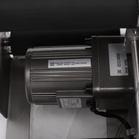 Petite étiqueteuse manuelle de bouteille ronde en plastique d'eau minérale de bonne qualité pour la machine d'emballage d'étiquettes d'autocollant de bouteilles rondes