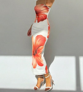 Nouvelles robes midi pour femmes, coupe classique, taille naturelle, épaules dénudées, sans bretelles, avec imprimé floral color-block - élégantes et tendance - Product Image 4