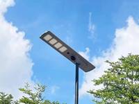 360 degrés sécurité grande capacité LED 400W lampadaire solaire avec caméra CCTV WIFI 4G PC Smartphone APP télécommande pour route