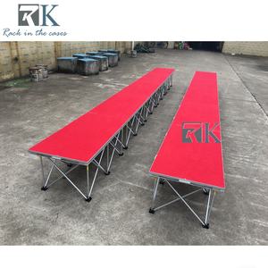 Scène de conférence portable avec finition moquette rouge et plateforme - Product Image 5