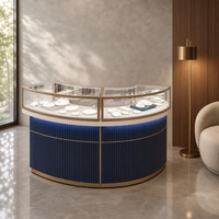 Vitrine de luxe pour bijoux avec design en dôme, éclairage LED, présentoir en acrylique pour bijouterie et centre commercial