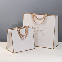 Sacs en papier de luxe à logo gaufré, poignées découpées, tendance, écologiques, pour le shopping et les cosmétiques – Vente chaude