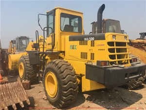 Cargadora de Ruedas Delantera Komatsu WA320-5 Usada en Japón, Modelo 2020, Carga Nominal de 15 Toneladas, Motor CAT de 92KW de Potencia con Bomba de Caja de Cambios en Venta - Product Image 2