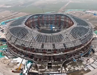 Structure en acier personnalisable pour gymnases, arènes sportives, salles et stades préfabriqués, à usage scolaire, public et commercial, au design moderne.