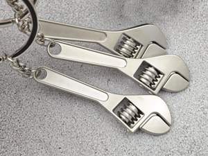 Mini clé à molette réglable porte-clés - Forme <span class=keywords><strong>d</strong></span>'outil mécanique créatif en métal, porte-clés pour homme, cadeau, pendentif pour sac à dos - Product Image 2