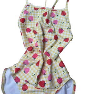 Maillot de bain une pièce respirant pour femmes avec un joli motif de fraise pour la <span class=keywords><strong>natation</strong></span> de compétition et l'entraînement - Product Image 5