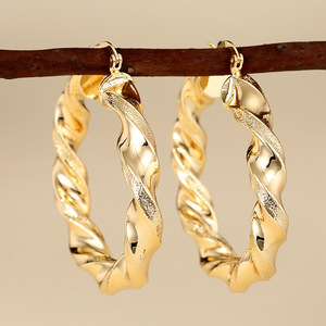 Orecchini a Cerchio Lucidi a Spirale per Donne, Design Unico e Intrecciato, Gioielli per Orecchie alla Moda e Trendy - Product Image 1