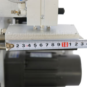 Machine d'étiquetage semi-automatique MT-60C pour surfaces planes, actionnée par pédale, avec codeur de date pour boîtes, bouteilles plates, bocaux, en acier inoxydable - Product Image 5