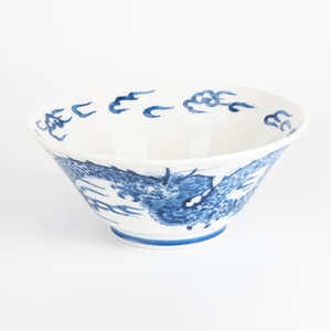 Cuenco de porcelana japonesa de cerámica blanca con un hermoso patrón - Product Image 2