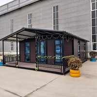 Maison modulaire préfabriquée complète avec véranda, salle de bain et cuisine pour usage en location de villégiature en extérieur
