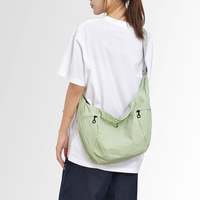Tas Selempang Bahu Kapasitas Besar 2026 dengan Ritsleting Nylon, Desain Sporty Ringan