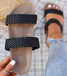 Sandalias con cojín de espuma para mujer, cómodas sandalias con suela de corcho trenzada de Pu para cama de pie al aire libre - Product Image 4