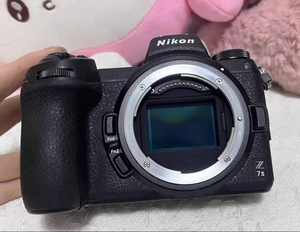 Appareil photo plein format Nikon <span class=keywords><strong>Z7</strong></span> <span class=keywords><strong>II</strong></span> d'occasion avec capteur BSI-CMOS, enregistrement vidéo 4K, écran inclinable - Product Image 1