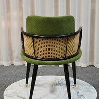 Fauteuil de salle à manger personnalisable vert olive rembourré pour design, avec cadre noir et accents dorés, idéal pour parcs, gymnases, hôtels