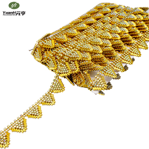 Catena di Strass Cristallo AB di Alta Qualità 21mm con Placcatura Triangolare Dorata per Accessori Fai-da-Te di Borse, <span class=keywords><strong>Scarpe</strong></span> e Abbigliamento - Product Image 1